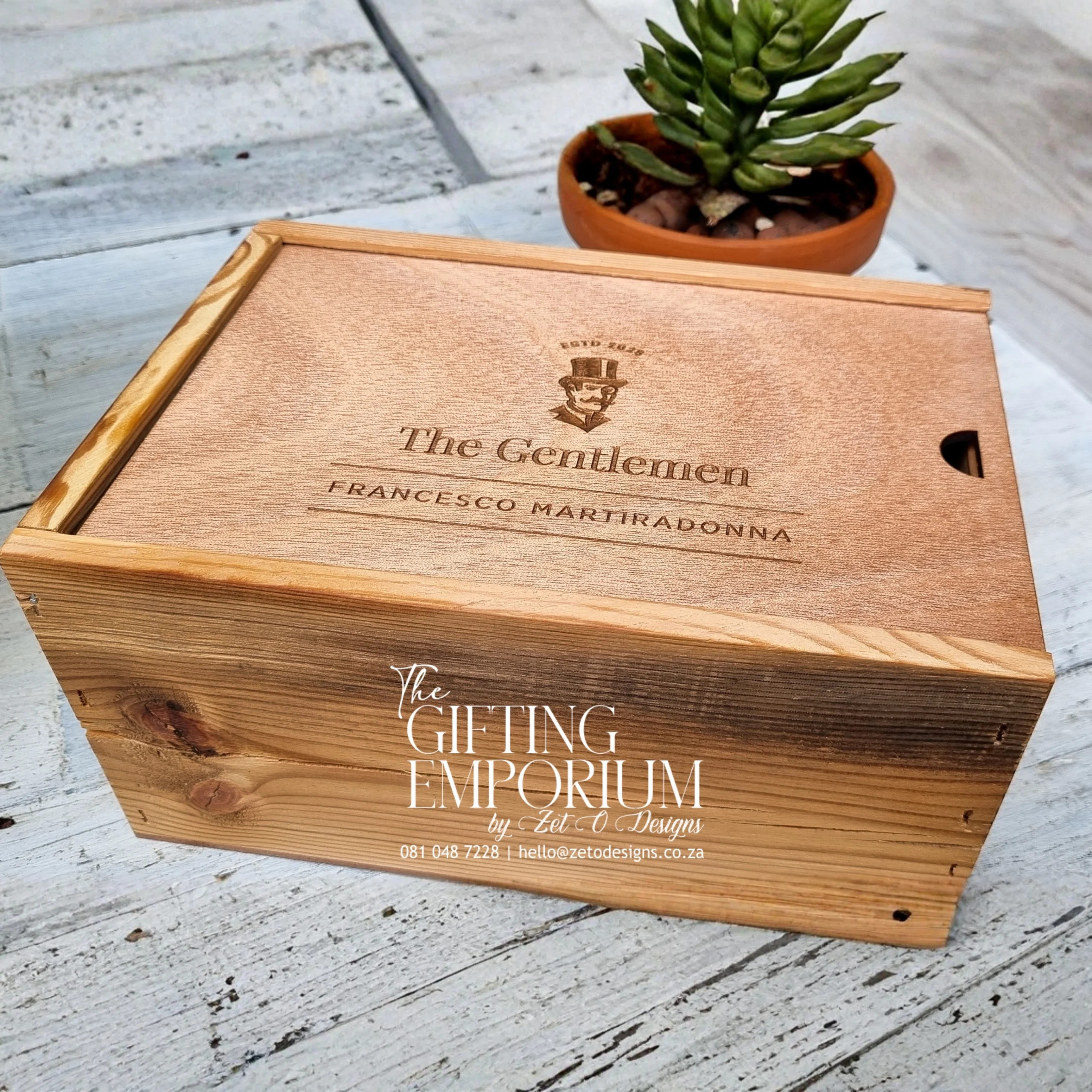 Custom gift box for bridesmaid and groomsmen